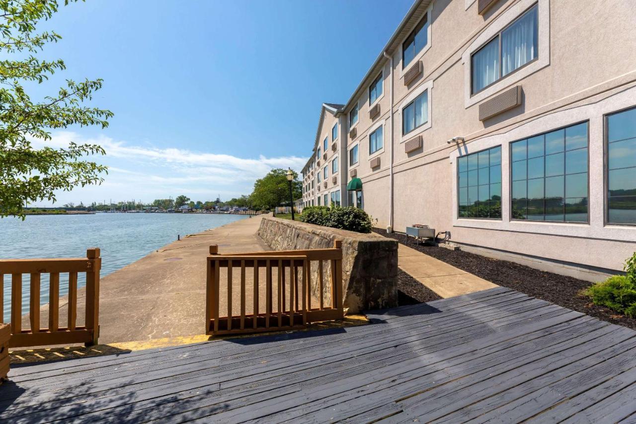Comfort Inn River'S Edge Huron Eksteriør billede